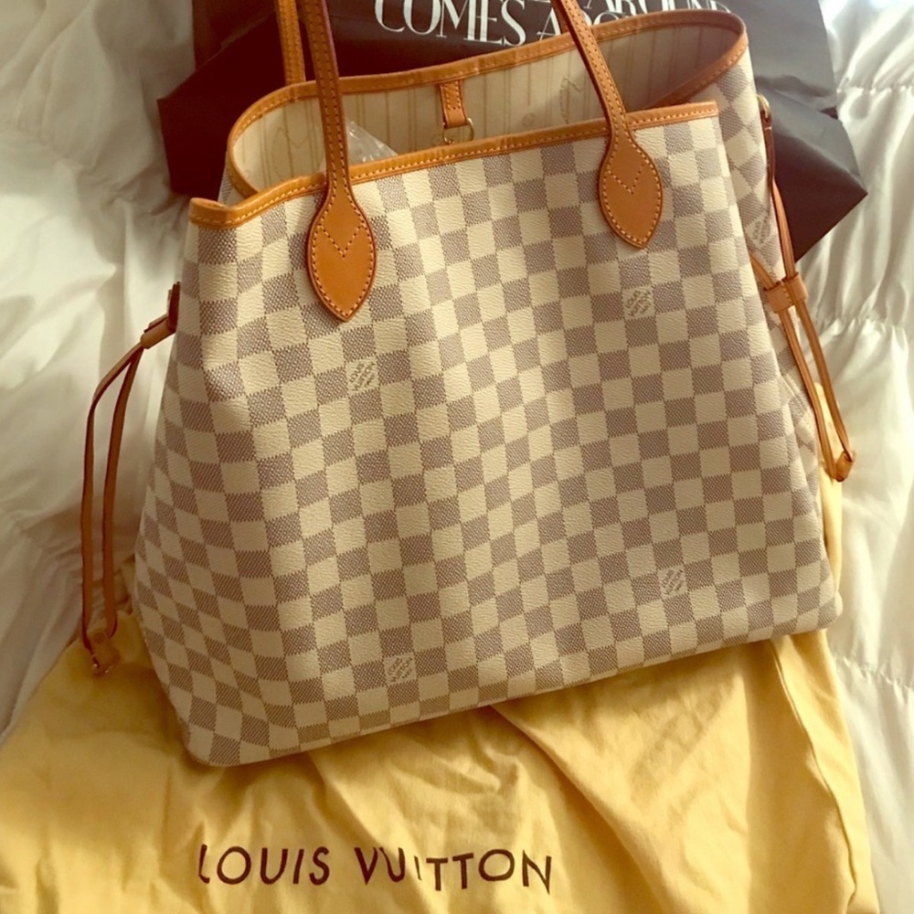 Authentic 2009 Louis Vuitton Damier -Beige